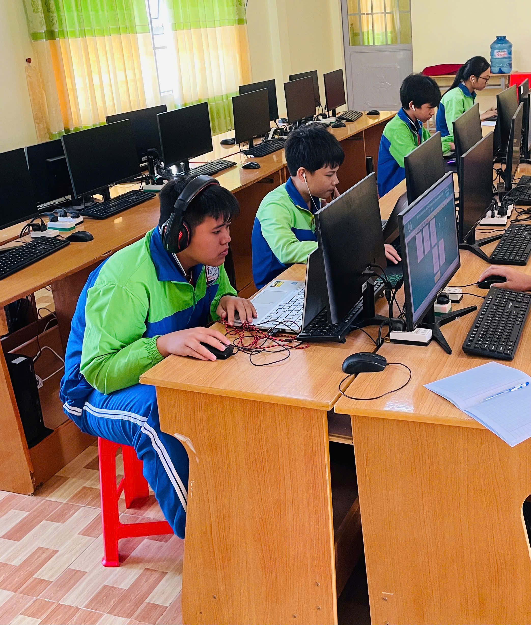 INTERNET OLYMPIADS OF ENGLISH (IOE)  VÀ NHỮNG LỢI ÍCH THIẾT THỰC